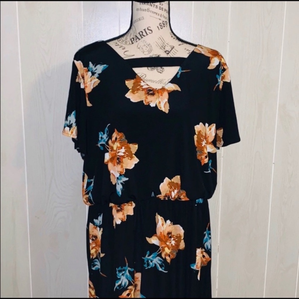 π¦ Moving Saleπ¦ Maurices floral dress w/cutout - Picture 1 of 8
